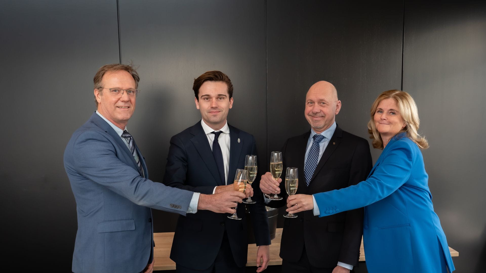 Haarlem Waarderpolder team and Haskoning celebrating Nereda installation